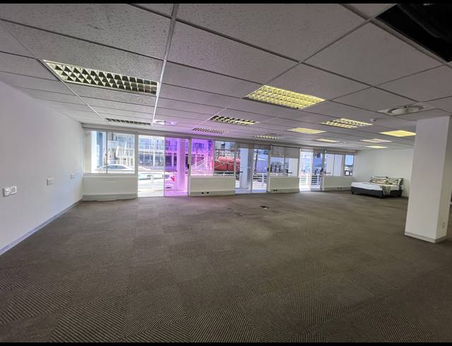 977M² OFFICE TO LET IN MOUILLE POINT